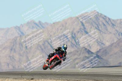 media/Dec-01-2025-Moto Forza (Mon) [[2daa91e15f]]/3-Beginner Group/Session 4 Turn 9/